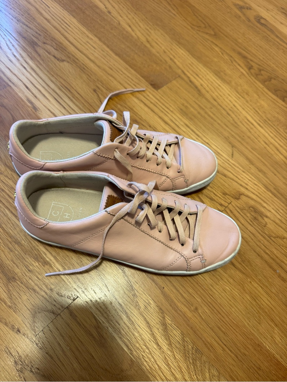 Women's Low-Profile Lace-Up Sneakers in Soft Pink